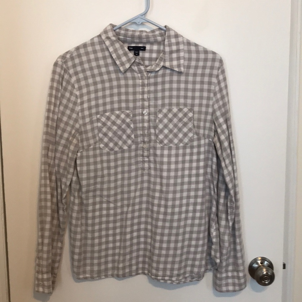 Gray and white flannel shirt